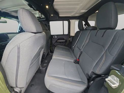 Used 2024 Jeep Wrangler Unlimited Sahara image 12