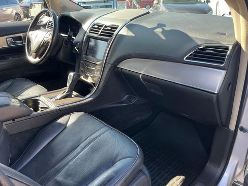 Used 2011 Lincoln MKX AWD image 9