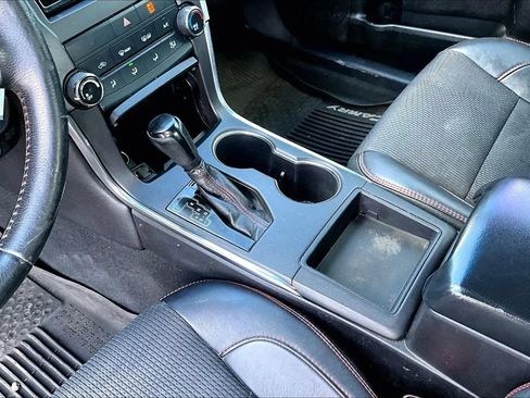 Used 2016 Toyota Camry SE FWD image 17