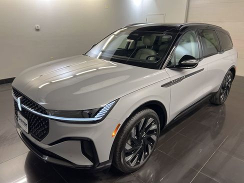 New 2026 Lincoln Nautilus Reserve image 3