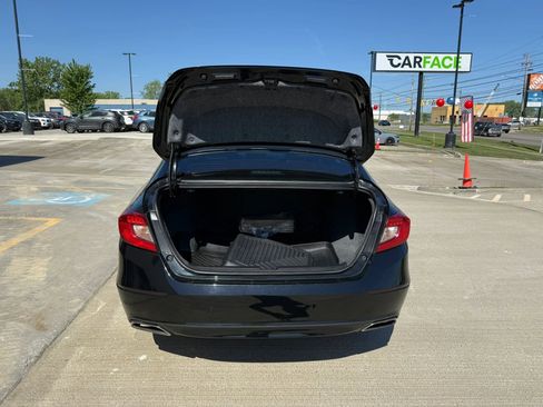 Used 2018 Honda Accord Sport image 12
