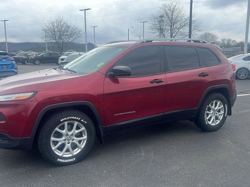 Used 2015 Jeep Cherokee Sport w/ Cold Weather Group image 12