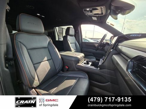 Used 2025 GMC Yukon XL AT4 AWD/4WD image 30