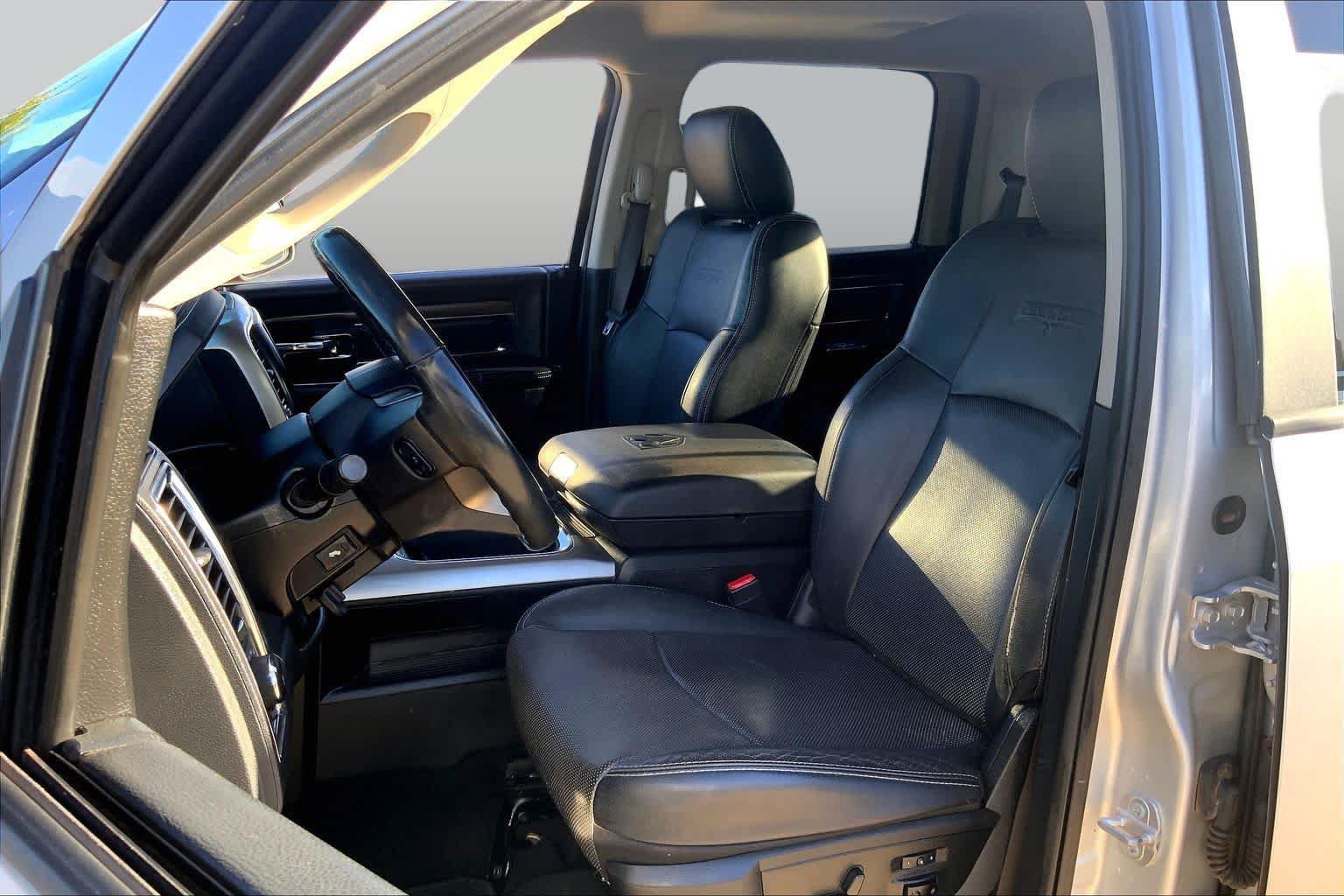 Used 2017 RAM 1500 Laramie w/ Convenience Group AWD/4WD image 8