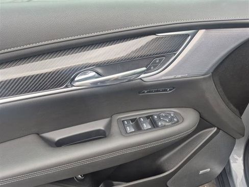 Used 2024 Cadillac XT6 Sport image 41