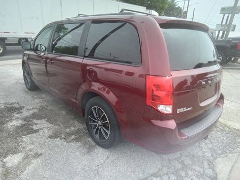 Used 2019 Dodge Grand Caravan SE FWD image 10