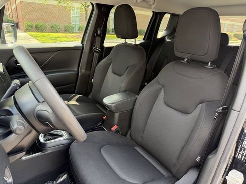 Used 2023 Jeep Renegade Latitude AWD/4WD image 11
