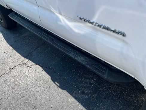 Used 2020 Toyota Tacoma Limited AWD/4WD image 5