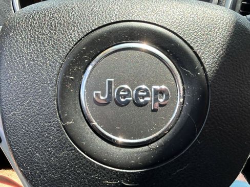Used 2016 Jeep Cherokee Trailhawk w/ Leather Interior Group AWD/4WD image 21