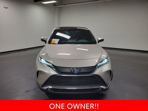 Used 2023 Toyota Venza Limited image 3