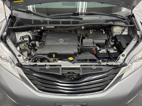 Used 2014 Toyota Sienna LE FWD image 6