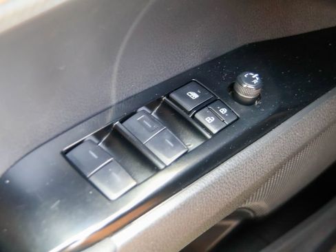 Used 2025 Toyota Camry SE FWD image 18
