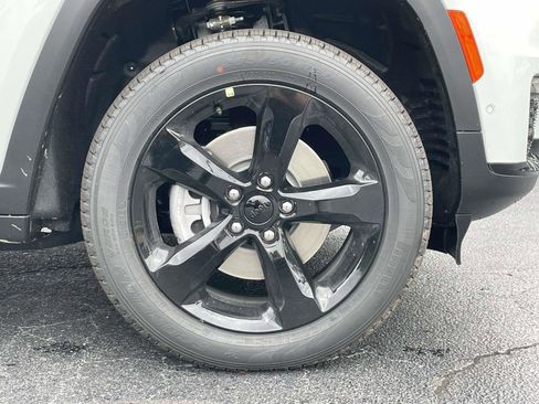 New 2025 Jeep Grand Cherokee L Limited w/ Luxury Tech Group II image 35