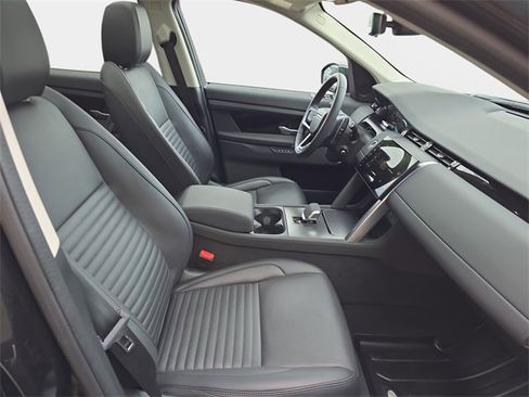 Used 2025 Land Rover Discovery Sport S image 10