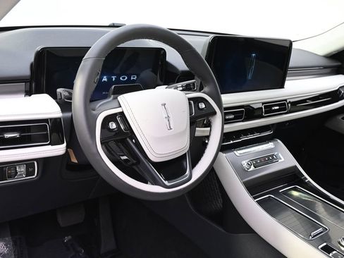 New 2026 Lincoln Aviator AWD image 11