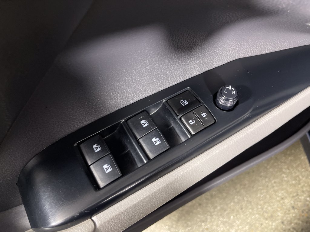 Certified 2019 Toyota Camry SE FWD image 16