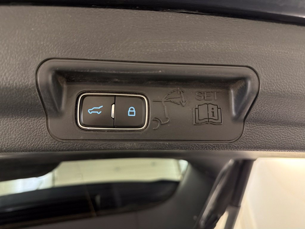 Used 2023 Ford Explorer XLT w/ Equipment Group 202A AWD/4WD image 42