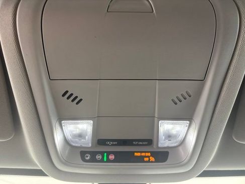 Used 2023 GMC Acadia SLE FWD image 16