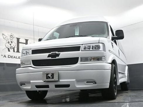 New 2026 Chevrolet Express 2500 Extended w/ Driver Convenience Package RWD image 4