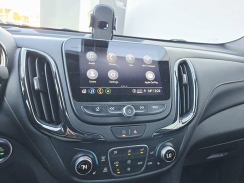 Used 2022 Chevrolet Equinox RS w/ Infotainment Package image 8