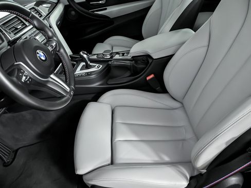 Used 2020 BMW M4 Convertible w/ Competition Package image 25