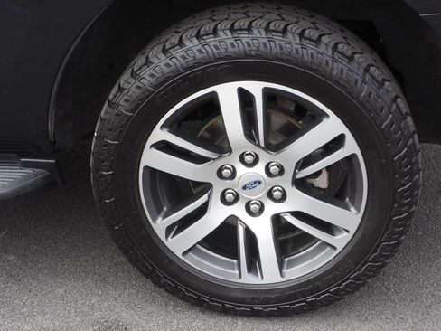 Used 2024 Ford Expedition Limited image 9