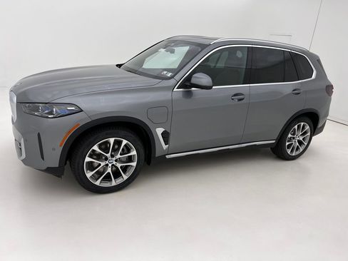 New 2026 BMW X5 xDrive50e w/ Climate Comfort Package image 2
