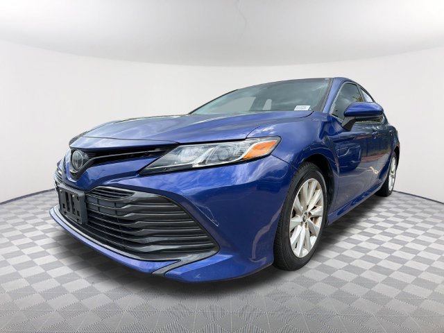 Used 2018 Toyota Camry LE FWD image 1