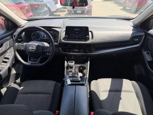 Used 2025 Nissan Rogue SV FWD image 34