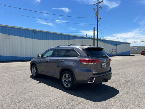 Used 2019 Toyota Highlander Limited Platinum AWD/4WD image 3