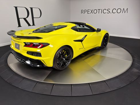 Used 2023 Chevrolet Corvette Z06 RWD image 9