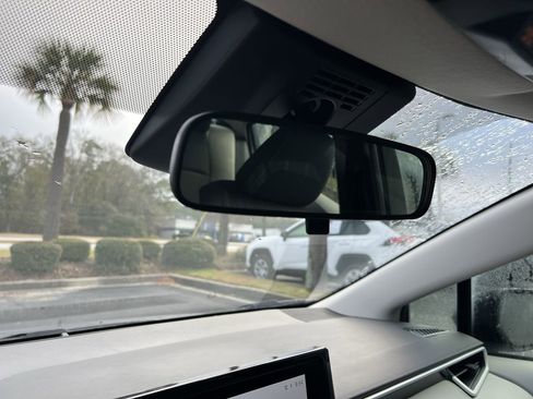 Used 2025 Toyota Corolla LE image 27