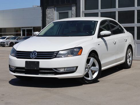 Used 2015 Volkswagen Passat 1.8T Limited Edition FWD image 3