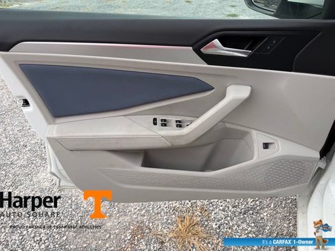 Used 2025 Volkswagen Jetta SE w/ Sunroof Package FWD image 20