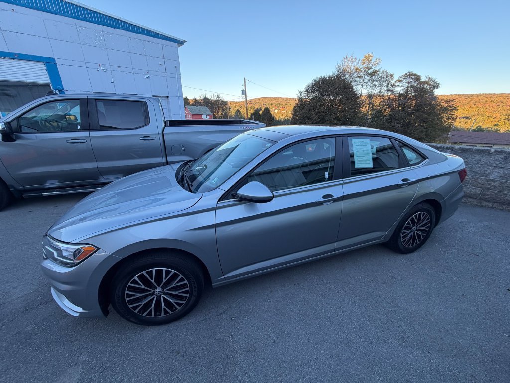 Used 2020 Volkswagen Jetta SE w/ SE Cold Weather Package FWD image 3