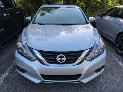 Used 2016 Nissan Altima 2.5 SV w/ Convenience Package FWD image 7