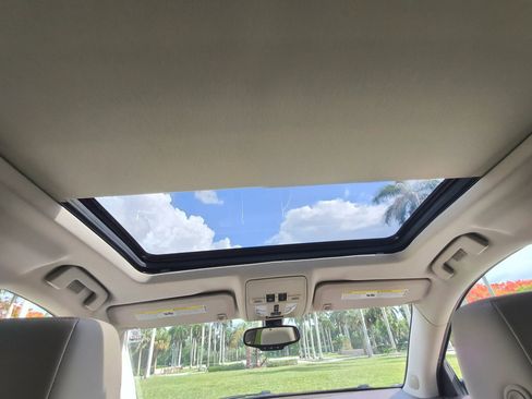Used 2013 Cadillac SRX Luxury FWD image 22
