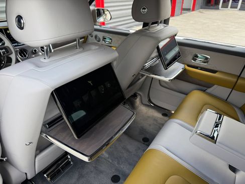 Used 2025 Rolls-Royce Cullinan AWD/4WD image 43