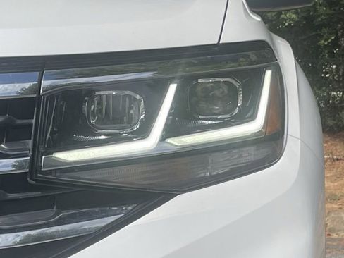 Used 2022 Volkswagen Atlas SEL R-Line image 12