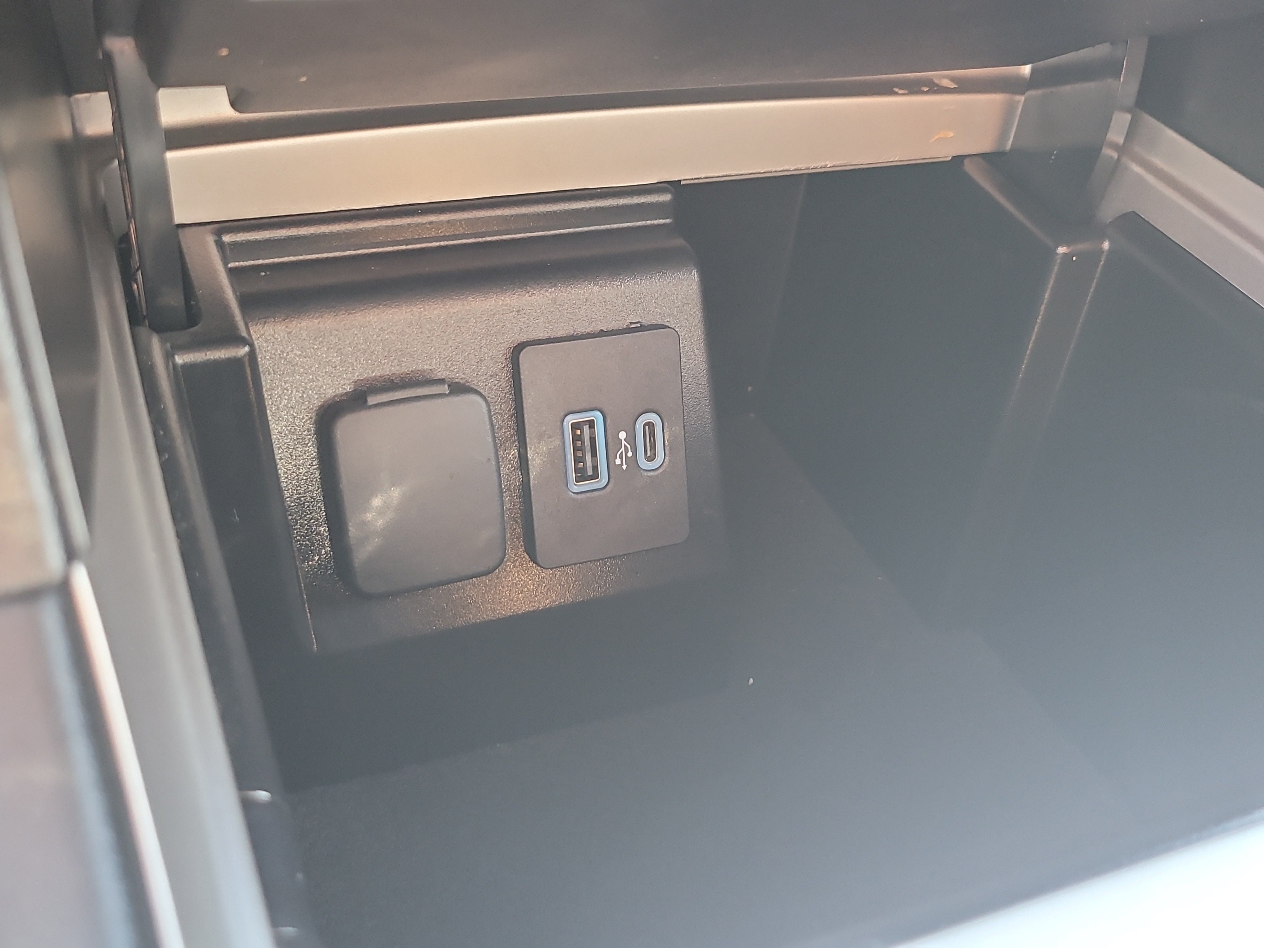 Used 2023 Ford Explorer XLT RWD image 26