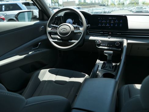 Certified 2024 Hyundai Elantra SEL FWD image 24