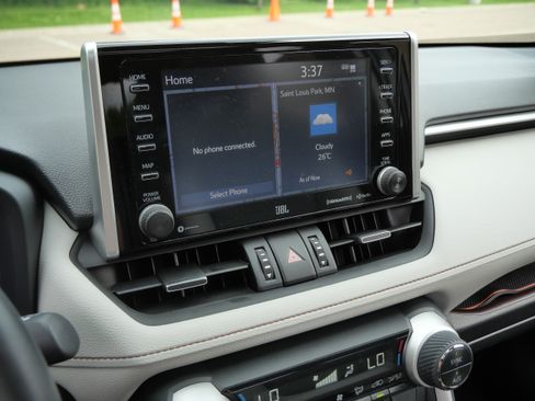 Used 2020 Toyota RAV4 Limited AWD/4WD image 23