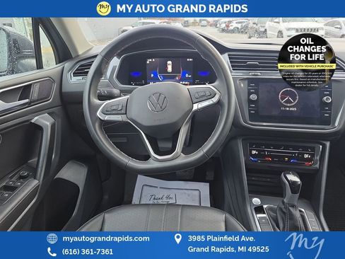 Used 2023 Volkswagen Tiguan SE image 13