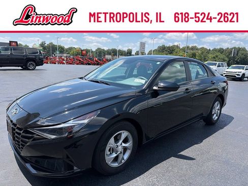 Used 2022 Hyundai Elantra SE FWD image 1