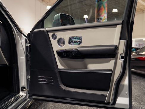 Used 2020 Rolls-Royce Phantom Sedan RWD image 51