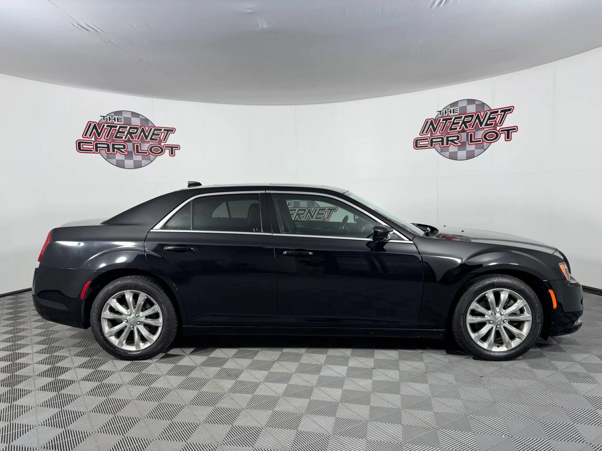 Used 2016 Chrysler 300 Limited AWD/4WD image 8