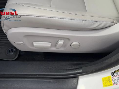 Used 2017 Toyota Highlander XLE AWD/4WD image 34