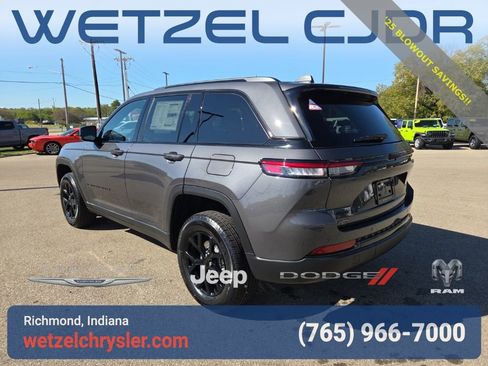 New 2025 Jeep Grand Cherokee Altitude image 5