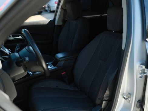 Used 2017 Chevrolet Equinox LT w/ Convenience Package FWD image 10