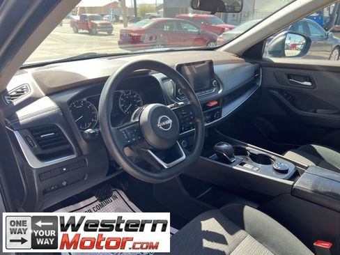 Used 2023 Nissan Rogue SV image 9